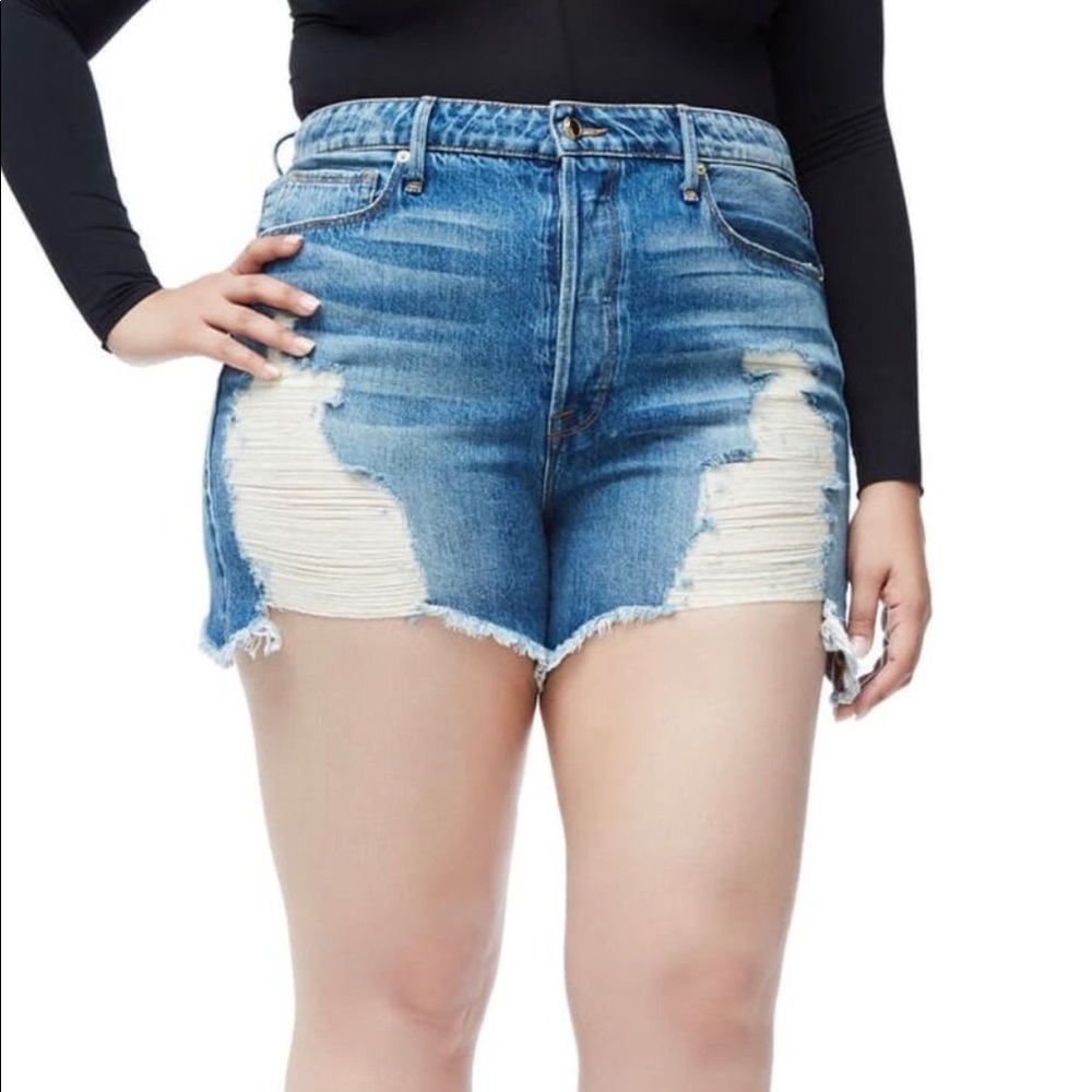 Good American Bombshell Distressed Denim Cut Short